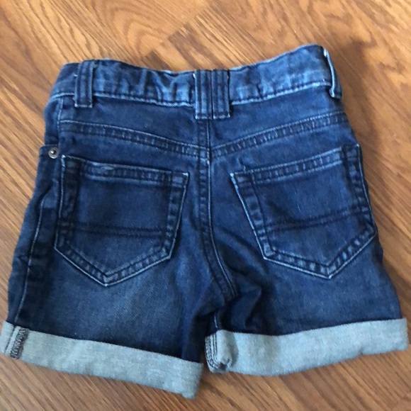 PRE-OWNED GIRLS SHORTS SIZE 2 T. IN EXCELLENT CONDITION. SMOKE FREE HOME. - Picture 2 of 2